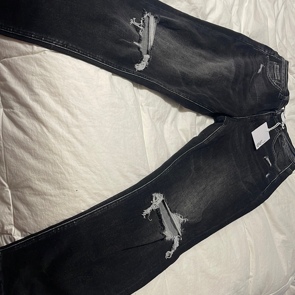 Black distressed Erica style vervet jeans. Brand new with tags size 6/28